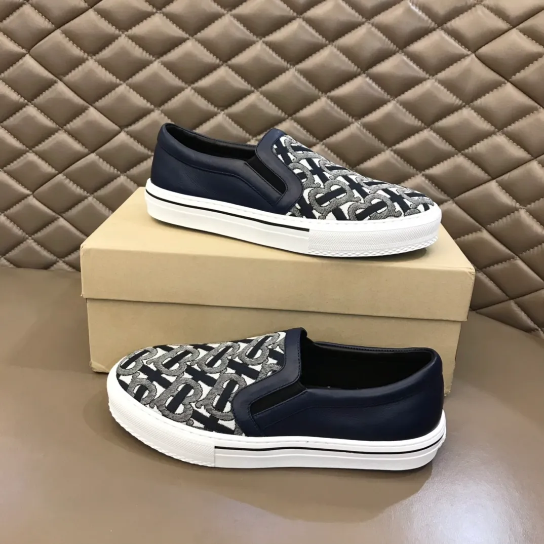 ◾️▫️P340. B's new spring and summer product, men's classic low-cut slip-on sneakers, are made of classic retro B's printed canvas material, spliced ​​with layered calfskin, and decorated with a new brand logo. First-layer cowhide lining, embossed Burberry logo on the heel, and original TPU outsole!  Size: 38-45